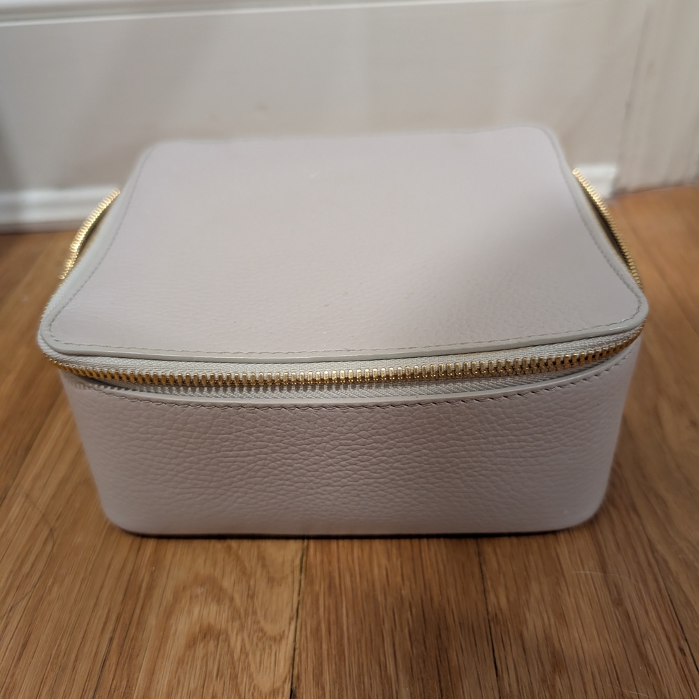 Elegant Gray Cosmetic Case with Gold Zipper